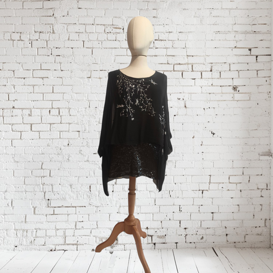 TUNICA ,blusa en gasa de seda, color negro dibujo de flores y detalle en bajo de lentejuelas