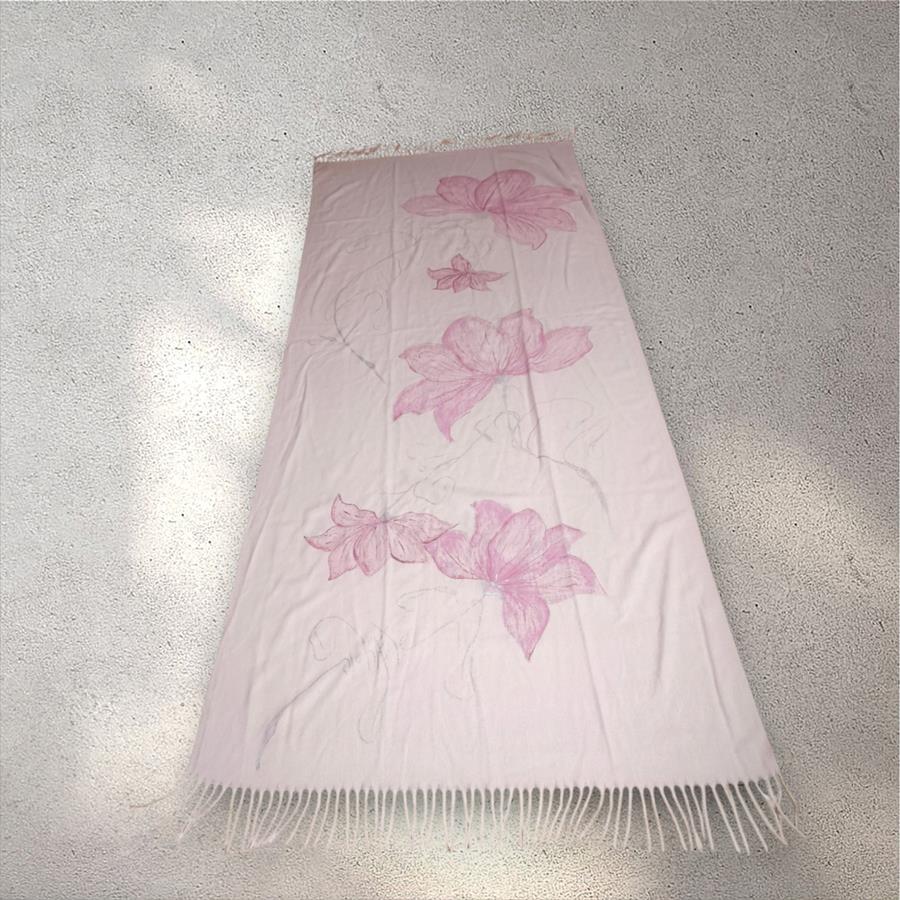 PASMINA, bufanda, color rosa palo, dibujo de flor en rosa, tacto cashmere, lana
