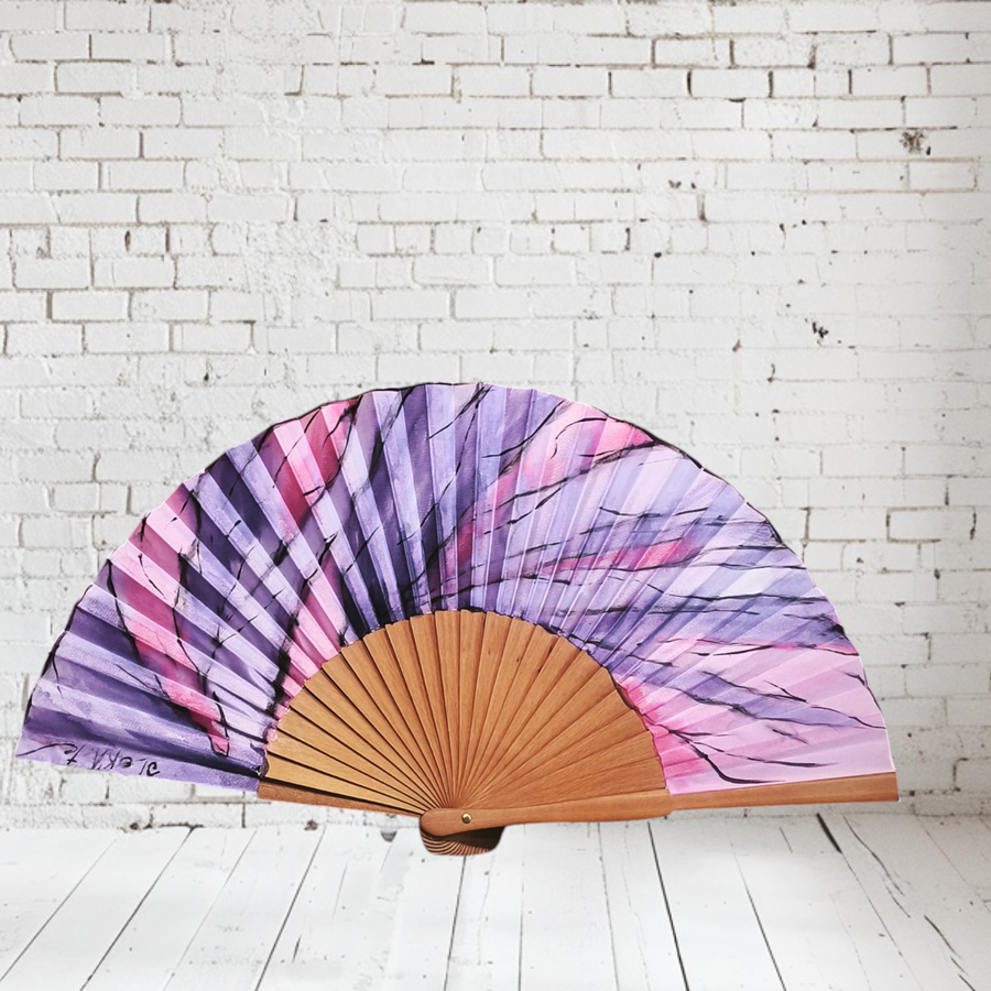ABANICO  en seda y madera de peral, dibujo de atardecer en malva y rosa. Talla clásico