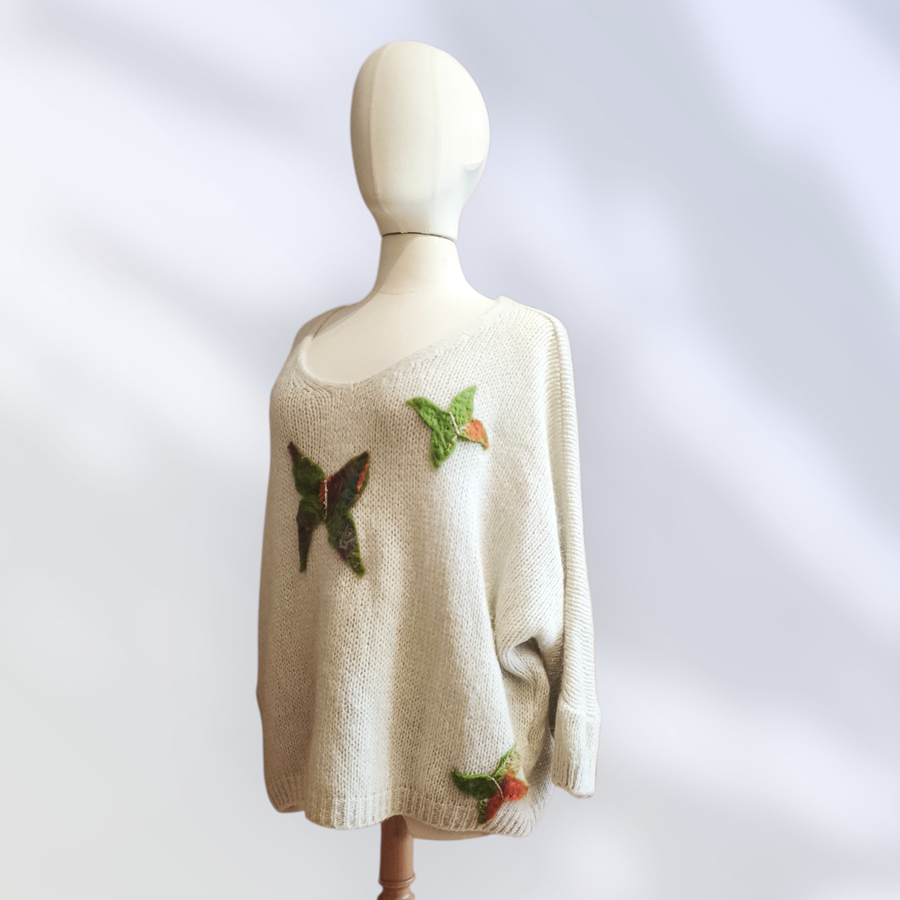 JERSEY, PULL, color arena con mariposas de lana enfientrada en aplicación