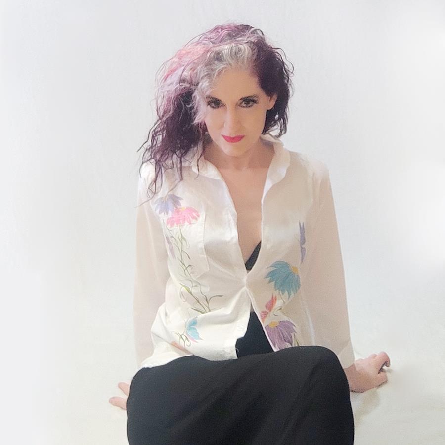 BLUSA camisera, color blanco, dibujo de flor y mariposa, en viscosa, manga larga
