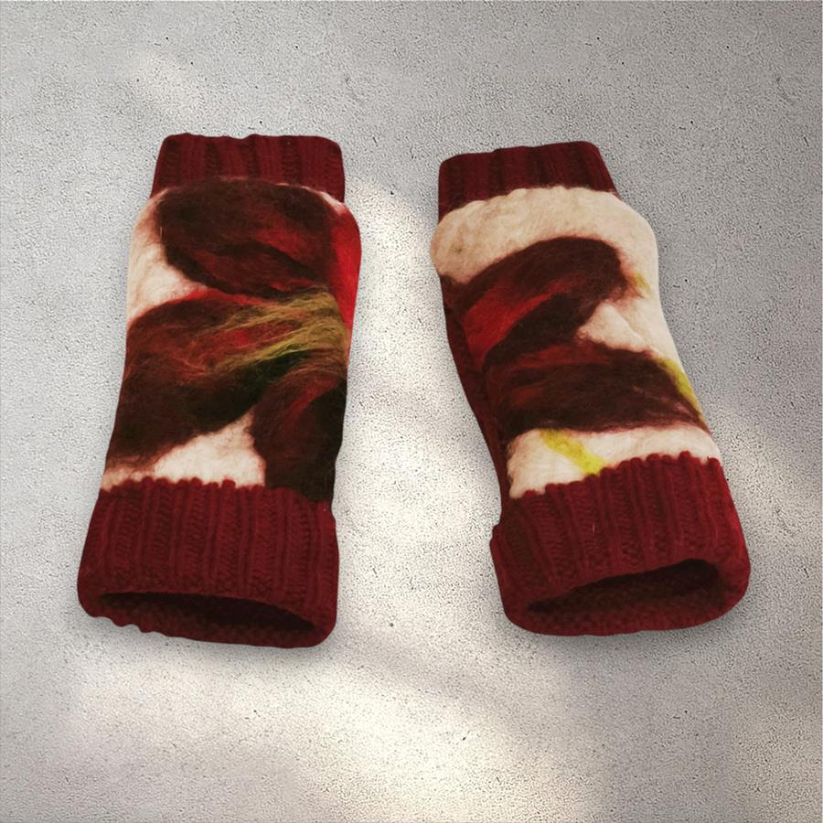 MITON, granate con patch bordado en lana merino en tonos calidos