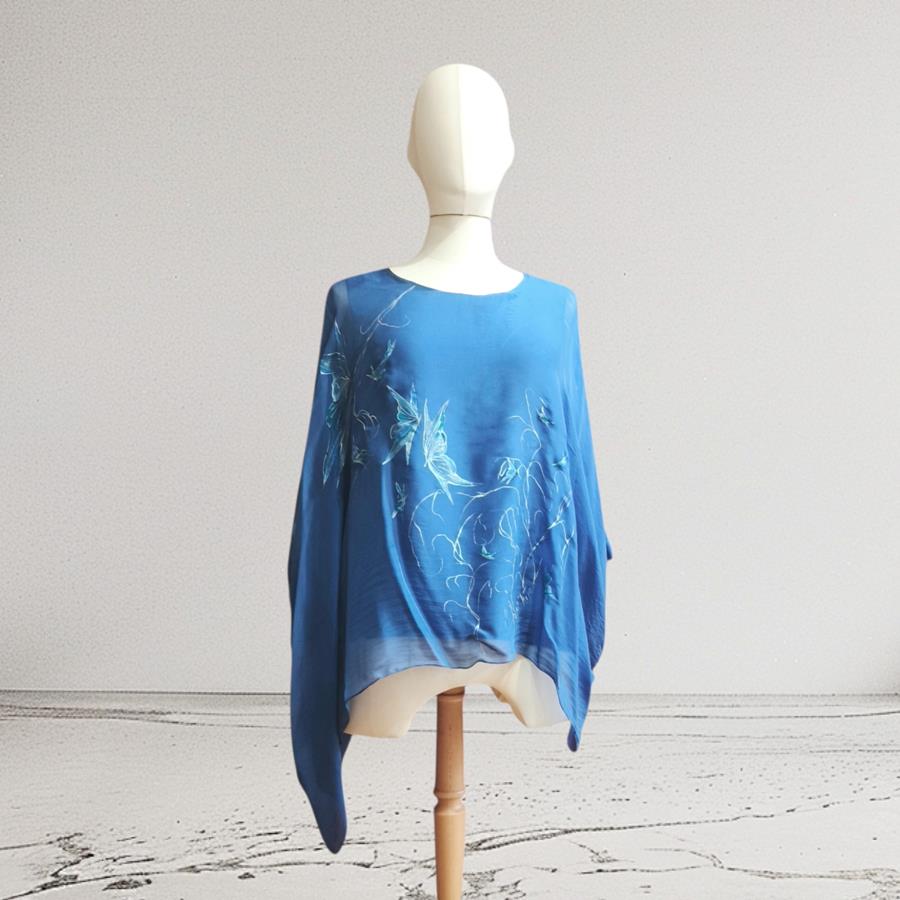 TUNICA ,blusa en gasa de seda, color azulon, dibujo de mariposas