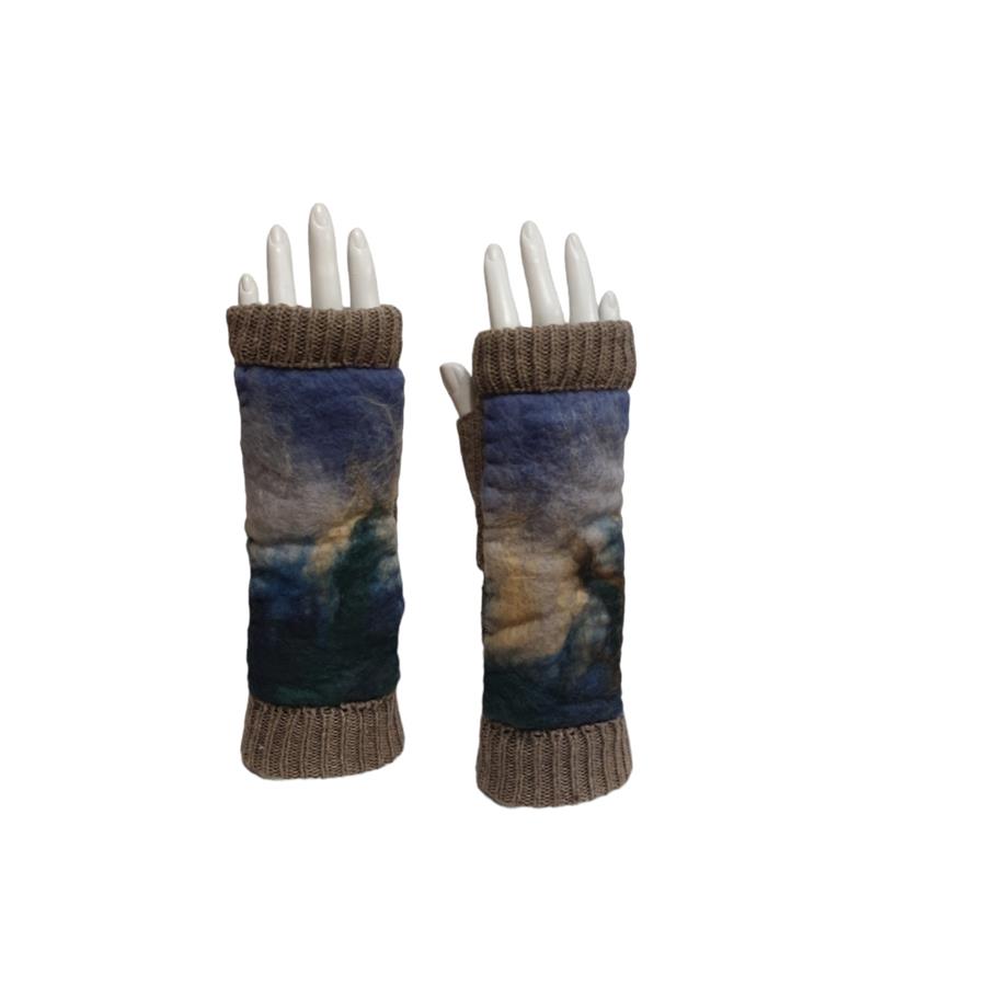 MITON, beig con patch bordado en lana merino en degrade de azul