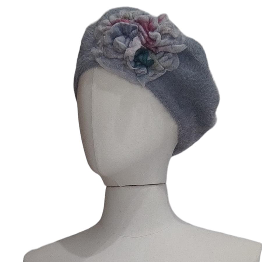 BOINA, gris con bordado de flor multicolor en lana enfieltrada, en lana fieltro
