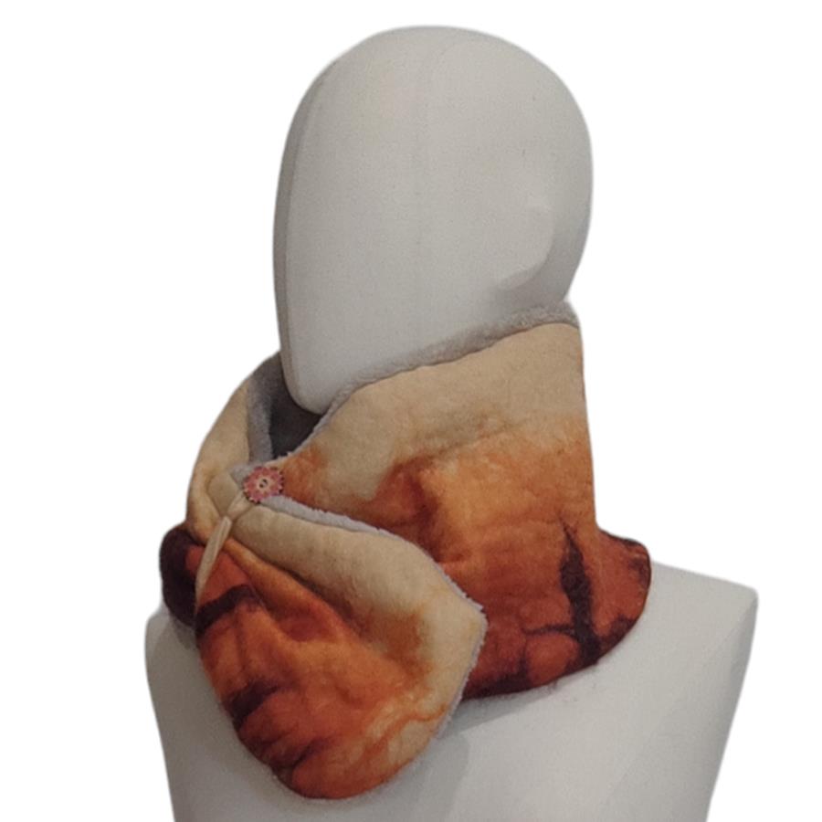 CUELLO, en tono de naranja a marrón en degradado, en lana merino afieltrada, con interior de modal tèrmico, para evitar alergias.