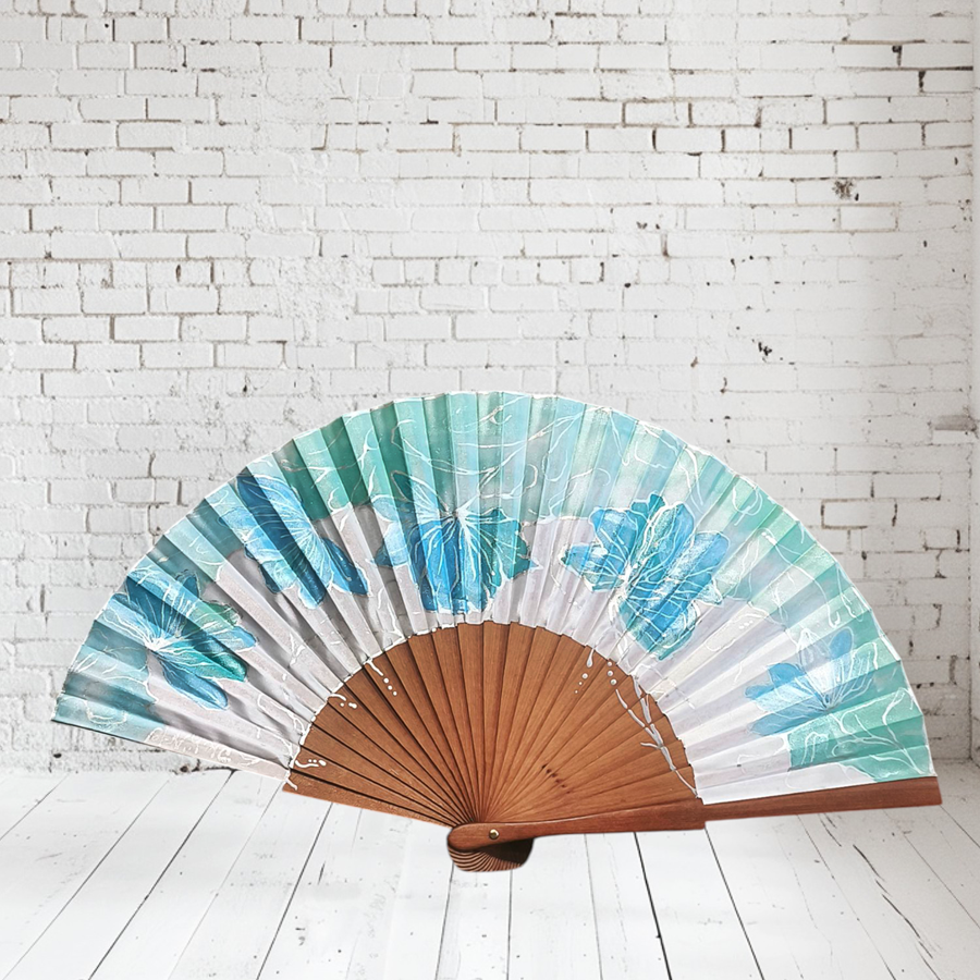 ABANICO  en seda y madera de peral, dibujo de flores en azul Talla clásico