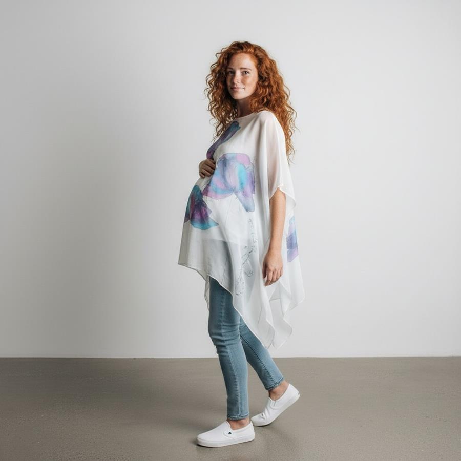 TUNICA ,blusa,vestido en gasa de seda, color blanco dibujo de flores en azul