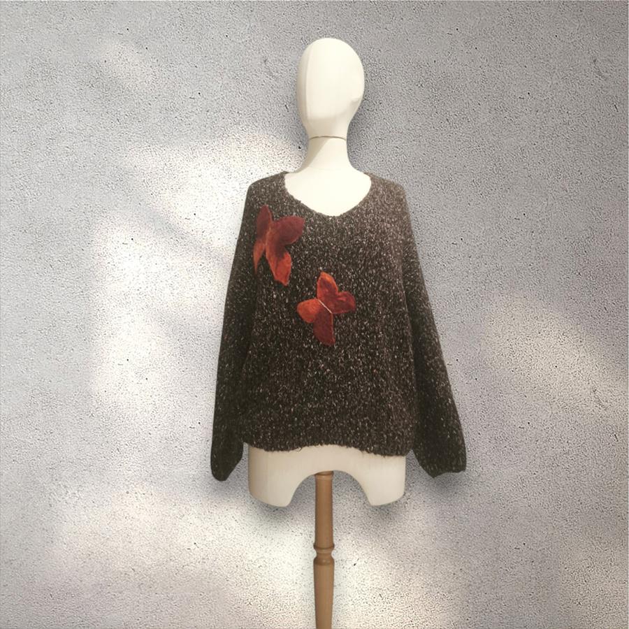 JERSEY, PULL, con hilo de fantasía color negro con mariposas de lana enfientrada en aplicación