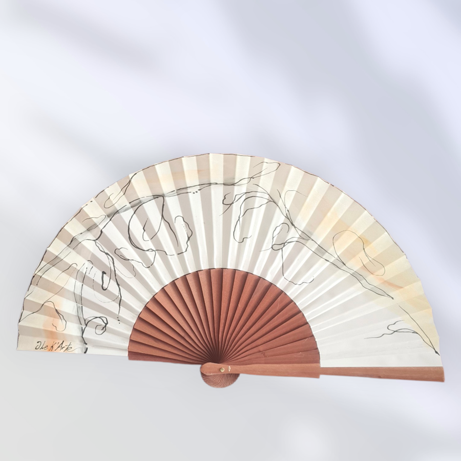 ABANICO  en seda y madera de peral, dibujo duna en arena. Talla clásico