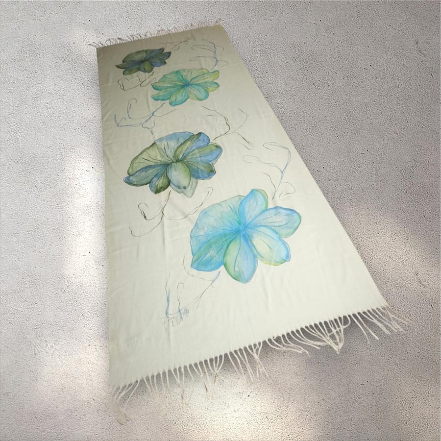 PASMINA, bufanda, color marfil, dibujo de flor azul y verde, tacto cashmere, lana