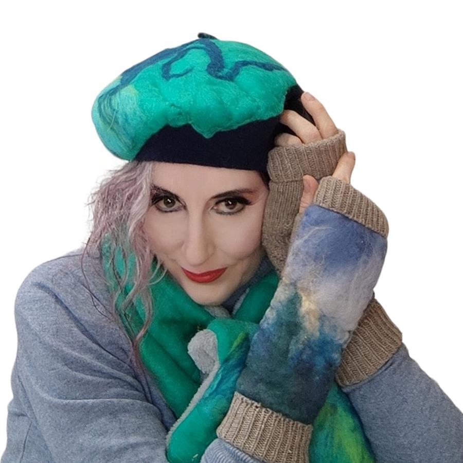 MITON, beig con patch bordado en lana merino en degrade de azul
