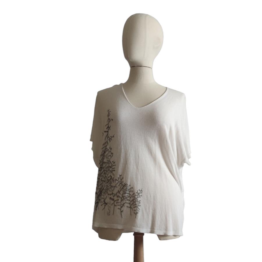 CAMISETA, PULL, color blanco con dibujo de helechos, en viscosa, lino, escote en pico, manga corta
