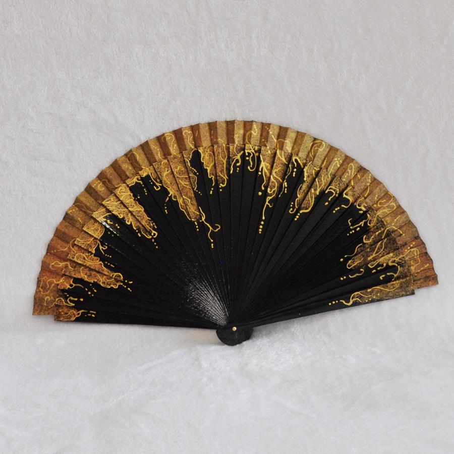ABANICO clásico, color negro, dibujo de espirales en dorado, madera de arce lacado, tamaño medio