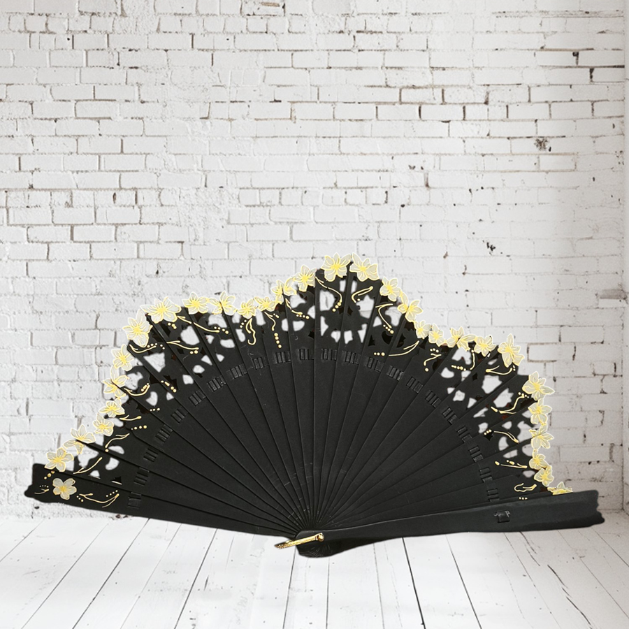 ABANICO baraja con calado,  color negro, dibujo de flor dorada, madera de arce lacado, tamaño medio