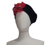BOINA, negra  con bordado de flor roja en lana enfieltrada, en lana fieltro