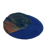 BOINA, patch azul pavoreal  con bordado de patch con diseño de atardecer multicolor en lana enfieltrada