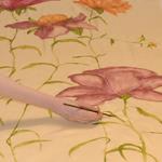 FULAR, en Seda satén, color beig, dibujo flor  ciclamen y coral