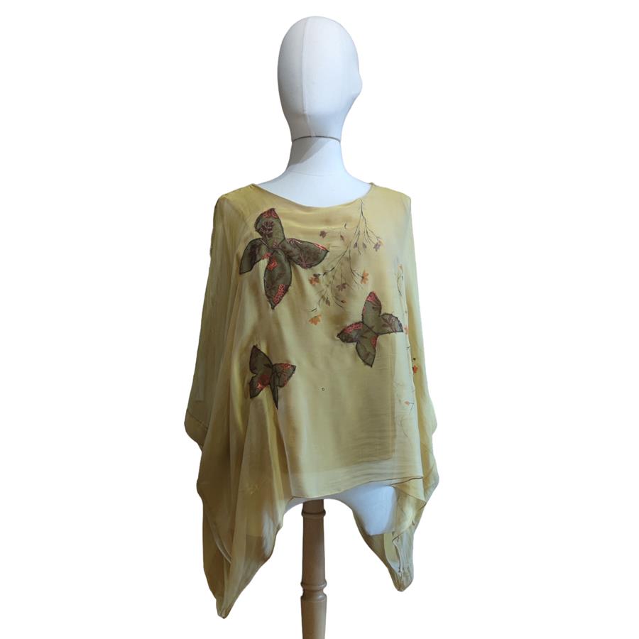 TUNICA ,blusa en gasa de seda, color amarillo mostaza dibujo de flores y aplicación de mariposas bordadas