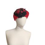 BOINA, rojo, con bordado de flor negra y roja, en lana fieltro