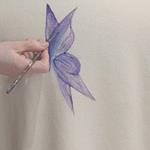 JERSEY, PULL, de corte evasé  y manga de canalé color crudo con dibujo de mariposas