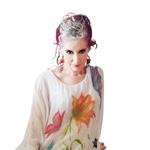 TUNICA ,blusa en gasa de seda, color blanco dibujo de mariposas y flores multicolores