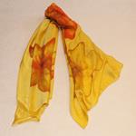 FULAR, en Seda satén, color amarillo, dibujo flor naranja, ocre y marrón