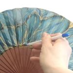 ABANICO  en seda y madera de peral, dibujo de gran flor en azul agua Talla clásico