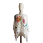 TUNICA ,blusa en gasa de seda, color blanco dibujo de mariposas y flores multicolores