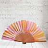 ABANICO  en seda y madera de peral, dibujo de pétalos naranja y rosa. Talla clásico | 2219 | Artesania Textil