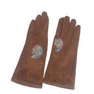 GUANTE camel, con dibujo de caracolas y adorno de pompones de piel, interior térmico, táctil   | 2298 | Artesania Textil