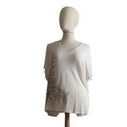CAMISETA, PULL, color blanco con dibujo de helechos, en viscosa, lino, escote en pico, manga corta | 2225 | Artesania Textil