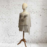 TUNICA ,blusa en gasa de seda, color piedra dibujo de flores y detalle de lentejuelas en bajo | 2421 | Artesania Textil