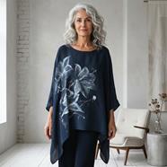 TUNICA ,blusa en gasa de seda, color azul oscuro, dibujo de flores blancas | 2523 | Artesania Textil