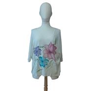 CAMISETA, PULL, color crudo  con dibujo de flores multicolores, escote en pico, manga francesa | 2245 | Artesania Textil