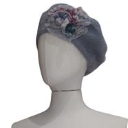 BOINA, gris con bordado de flor multicolor en lana enfieltrada, en lana fieltro | 2338 | Artesania Textil