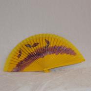 ABANICO clásico, color amarillo, dibujo de mariposa morada, madera de arce lacado, tamaño medio | AC/01048 | Artesania Textil
