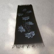 PASMINA, bufanda, color negro, dibujo de flor en blanco, tacto cashmere, lana | 2429 | Artesania Textil