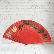 ABANICO semipericón, color rojo, dibujo de flor blanca y negra, en madera lacada , tamaño grande | 2189 | Artesania Textil