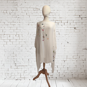 TUNICA ,blusa, vestido en gasa de seda, color blanco, con aplicación de florecillas | 2388 | Artesania Textil