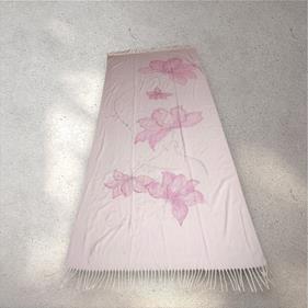 PASMINA, bufanda, color rosa palo, dibujo de flor en rosa, tacto cashmere, lana | 2273 | Artesania Textil