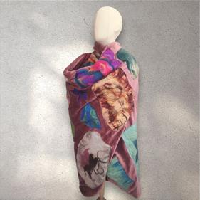 Capa color rosa empolvado con aplicación de parches multicolores | 2069 | Artesania Textil