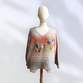 JERSEY, PULL, con hilo de fantasía multicolor con aplicacion de mariposas en lana enfientrada  | 2427 | Artesania Textil