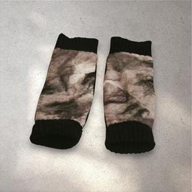 MITON, largo negro con patch bordado en lana merino en tono gris | 2445 | Artesania Textil