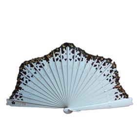ABANICO baraja con calado,  color blanco, dibujo de flor negro, madera de arce lacado, tamaño medio | 2138 | Artesania Textil