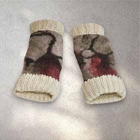 MITON, crudo con patch bordado en lana merino en tono gris | 2113 | Artesania Textil