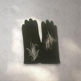 GUANTE negro, con dibujo de hojas en plata, interior térmico, táctil   | 2436 | Artesania Textil