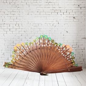 ABANICO baraja con calado,  color madera, dibujo de flor verde y naranja, madera de arce lacado, tamaño medio | 2137 | Artesania Textil