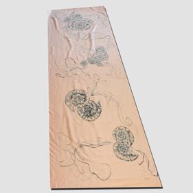 FULAR, en Seda de gramaje superior, color rosa palo, dibujo de caracolas | SP/01631 | Artesania Textil
