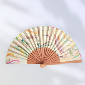 ABANICO  en seda y madera de peral, dibujo de mariposas multicolor. Talla clásico | 2467 | Artesania Textil